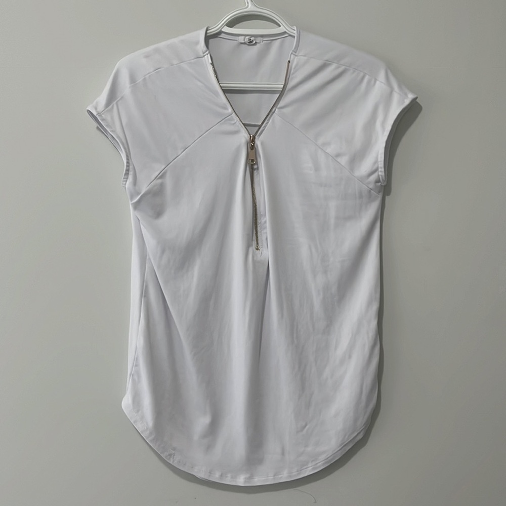 Thin white shirt sleeved shirt with gold zipper